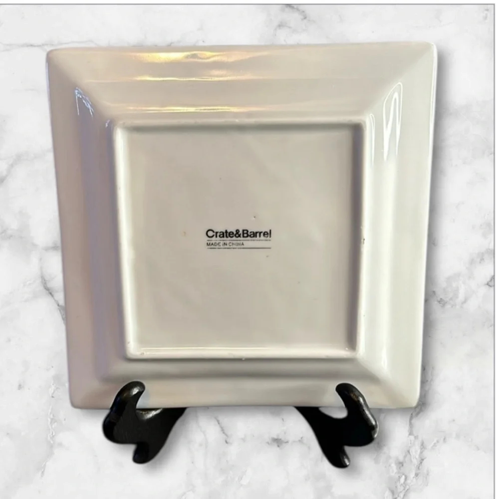 Crate&Barrel white appetizer,dessert plates set of 2 red green design 7.25 in